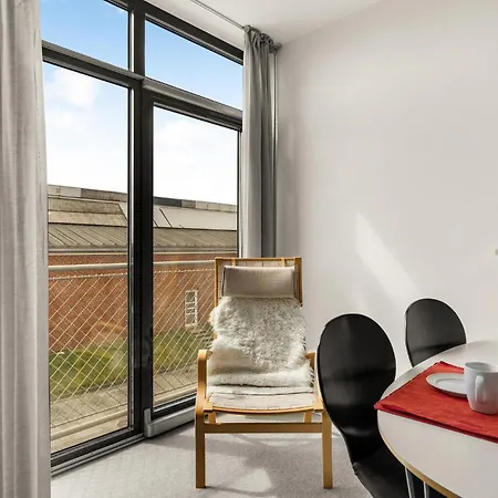 Bad, Lejl, 68 Apartamento